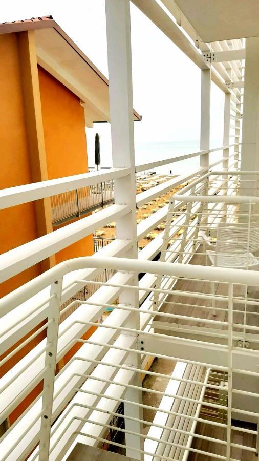 Hotel Strand A Frontemare Лидо ди Йезоло Екстериор снимка