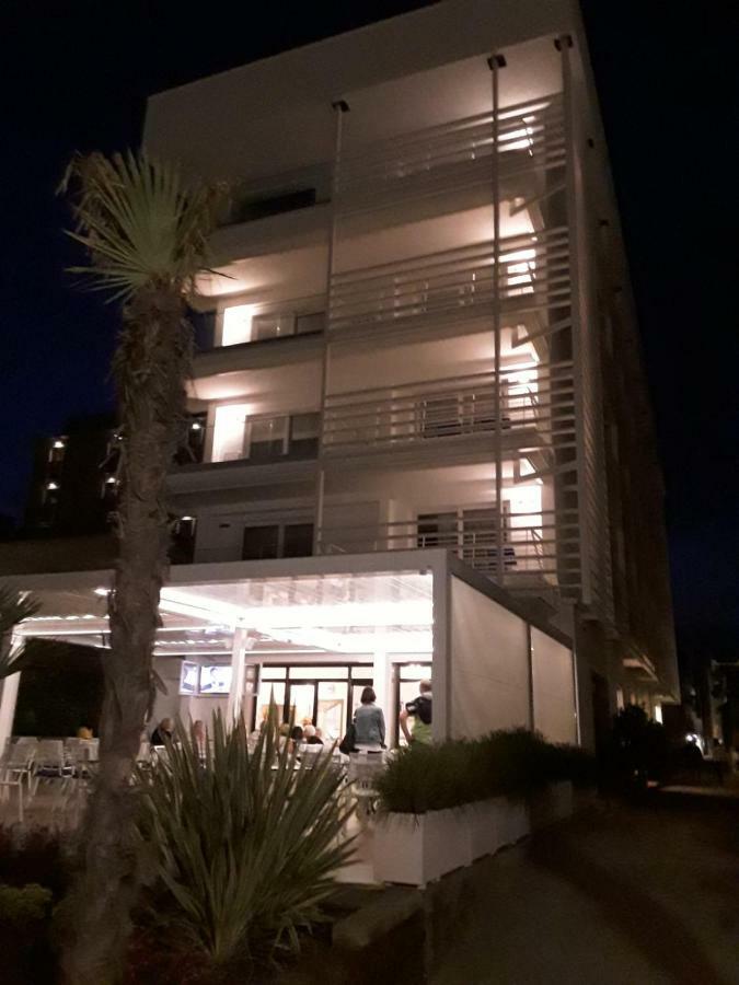 Hotel Strand A Frontemare Лидо ди Йезоло Екстериор снимка