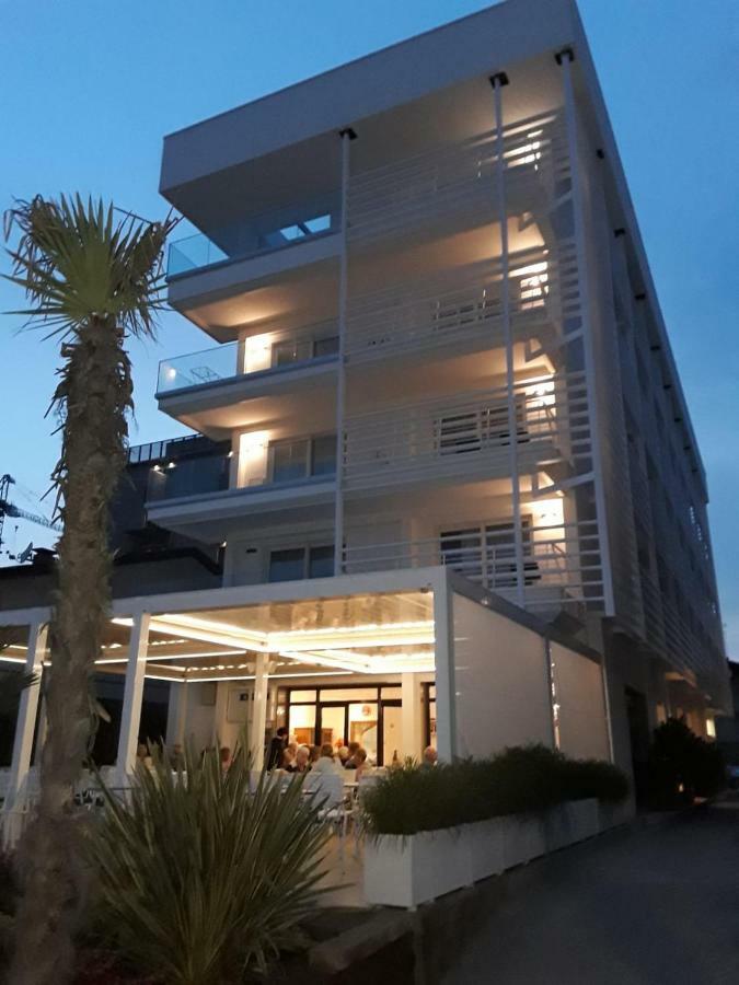 Hotel Strand A Frontemare Лидо ди Йезоло Екстериор снимка